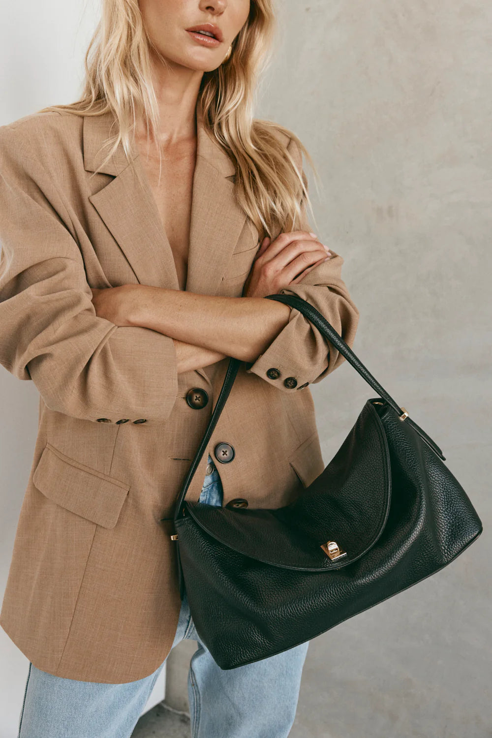 Vestirsi - Sloane Large Leather Top Handle Crossbody / Black